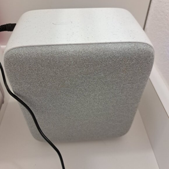 Etoe Model A1192 E2 Pro Projector Native 1080P FHD 4K, WiFi, 5G, Bluetooth, Apps - Picture 8 of 9